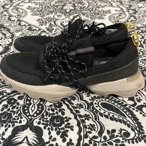Sorel black, white & yellow tennis shoes size 7.5